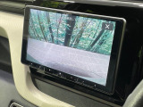 【バックカメラ】駐車時に後方がリアルタイム映像で確認できます。大型商業施設や立体駐車場での駐車時や、夜間のバック時に大活躍!運転スキルに関わらず、今や必須となった装備のひとつです!