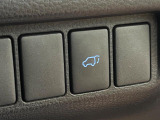 【パワーバックドア】スマートキーや運転席のボタンを押すだけでリアゲートが自動で開閉します!荷物を持っている時や、高い位置にあるバックドアを閉める際に便利な機能です♪
