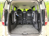 普段のお買い物や通勤、送迎等に十分な荷室スペースを確保しております。セカンドシートを倒すと、大きな荷物の積載も可能です♪