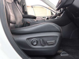 パワーシート搭載。微妙な調整が手軽にでき、ピッタリなポジションで運転することが可能です。