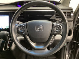 ハンドルにHondaセンシング系のクルーズコントロールやレーンキープアシストなどのスイッチと、オーディオの操作スイッチが装備されています。ハンドルから手を離さず安全に操作できます。