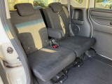 後部座席も気になるようなキズ・汚れやへたり等、大きなダメージはなく、良好な状態です。