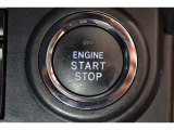 ワンプッシュで楽々エンジンスタート!キーを取り出さず、ドアノブに触れるだけでドアを施錠&解錠も可能です。