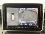 狭い場所での駐車やすれ違いなどでより的確な運転操作に役立つ360&deg;ビューモニターが装備されています。