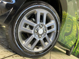【純正15インチアルミホイール】外観にマッチした純正アルミホイールを装着しております。各種社外アルミホイールや、スタッドレスタイヤも取扱いしております。是非ご相談ください♪