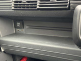 12V180Wまで可能なアクセサリーソケット☆荷物置きに便利なトレー☆
