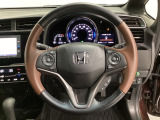 ハンドルにHondaセンシング系のクルーズコントロールやレーンキープアシストなどのスイッチと、オーディオの操作スイッチが装備されています。ハンドルから手を離さず安全に操作できます。