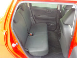 後席も余裕の広さ!ゆったりくつろげます!!これなら長距離ドライブも問題ありません。
