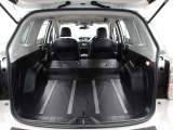 リヤシートを両方倒せば大きな荷物も車載可能です♪