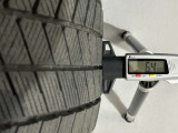 冬タイヤの残り溝は6.4mmです。スリップラインからは4.7mmとなっております。
