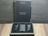 スマートキー2本、カードキー1本と取扱説明書、保証書も付けてお納車させて頂いております。