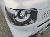 夜間走行時もLEDヘッドライトが明るく安全に前方を照らします。雨の日なども視界が良いのでストレスが軽減されますよ。対向車からも見えやすいので相手に接近を知らせることができますね。