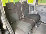 後部座席も気になるようなキズ・汚れやへたり等、大きなダメージはなく、良好な状態です。