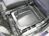 取り出しやすく、しまいやすい収納スペースが満載です。ティッシュやペットボトル等、用途に合わせた収納が可能ですので、使い方はあなた次第!