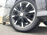 【純正15インチアルミホイール】外観にマッチした純正アルミホイールを装着しております。各種社外アルミホイールや、スタッドレスタイヤも取扱いしております。是非ご相談ください♪
