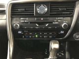 左右独立温度コントロールフルオートエアコンです。運転席、助手席それぞれで独立して温度設定ができます。冷え性の方が乗っても安心ですね♪