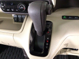 オートマチックシフトレバーは、手になじみ操作しやすい形状で安全運転にもつながります♪