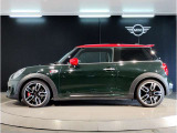 気密性の高いMINIは外観のかわいらしさとは裏腹に、外の雑音を遮り、高級感のある快適なドライブをお楽しみいただけます。