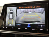 パノラミックビューモニター付きです。車両を上から見たような映像をディスプレイオーディオ画面に表示。運転席からの目視だけでは見にくい、車両周辺の状況をリアルタイムでしっかり確認できます。