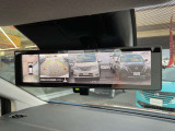 アラウンドビューモニターが付いていて、お車を空から見たような目線で駐車できます