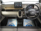 運転にかかわる様々な操作を安全に行えるように視点移動が少なく、操作性に配慮されたスイッチ類が凝縮されたコクピットです。