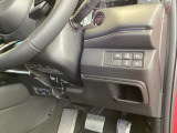 左側に高速で便利なETCがあり、横滑りを防ぐVSAなどのスイッチは、運転席の右側、手の届きやすい位置にあります。