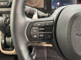 ステアリングにオーディオ操作スイッチが付いています。オーディオ画面に直接タッチしなくても操作が出来ますので、運転に集中できます。
