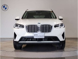 BMW代表的な特徴のキドニーグリル。BMWのすべてのモデルに採用され、BMWらしさを強調しております。