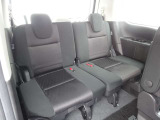 3列目シートはもちろん状態良好☆大人でもゆったりと座って頂けますので、大人数でのお出かけもラクラクです♪ご家族で、気の知れた仲間で、ドライブに行くのが楽しみですね♪