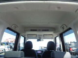 私達のお店の在庫は全国オークションより仕入れています。常に相場を観察し、長年の経験からその時何が買得かを見極め、中古車の「旬」をご紹介致します。また、車輌の状態に関しても厳しくチェック致します