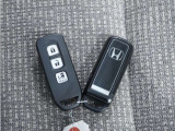◆スマートキー◆カギをバッグやポケットに入れたままでもドアロックの開閉ができる『スマートキー』付き!雨天や暗くなってもカギを取り出す必要がなくドアの開錠&エンジンも始動できます