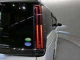 LEDテールライトです。省電力、高輝度のLEDは明るく照らすので夜間運転時の視認性を高めます。スタイリッシュな見た目で細かいところもこだわりたいあなたに!