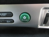 葉っぱマークのECONスイッチ!スイッチをONにするだけで、エンジンやエアコンなどを協調制御。燃費の向上に貢献します!