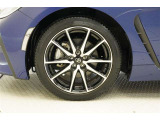 タイヤサイズは(215/45R17)です。