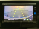バックでの車庫入れも安心です! リアカメラが付いているバックモニター付のナビを装備しております。操作線もついており距離感も画面から確認できます。