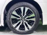 【純正18インチアルミホイール】外観にマッチした純正アルミホイールを装着しております。各種社外アルミホイールや、スタッドレスタイヤも取扱いしております。是非ご相談ください♪