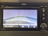 【バックカメラ】運転が苦手な方も車庫入れラクラクです!ギアをリバースに入れれば自動的に切り換わりますので、面倒な操作は不要です♪狭い駐車場もお車を傷つけず安心ですね!