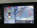 アラウンドビューモニターは4方のカメラで真上から車を見たようにモニターで確認ができる日産の自慢の装備です。是非実際の車で体感してみてください。