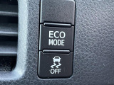 ☆ECOスイッチ☆セレクターレバーの横にある&ldquo;ECOスイッチを押すとバルブタイミングや点火位置の制御など省燃費モードで走行してくれ、メーター内に表示されます。
