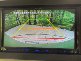 【バックカメラ】駐車時に後方がリアルタイム映像で確認できます。大型商業施設や立体駐車場での駐車時や、夜間のバック時に大活躍!運転スキルに関わらず、今や必須となった装備のひとつです!