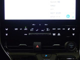 左右独立オートエアコンで夏も冬も快適な車内空間を。