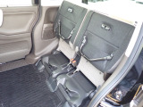 ◆チップアップ&ダイブダウン機構付【ULTR SEAT】は後席座面を左右分割で跳ね上げることができます。トランクで積載できない背の高い荷物をラクラク収納できます。ホンダ車ならではの人気装備です。