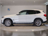 BMWではロングホイールベースの採用をしており、すべての車種に適用され、走行中の安定感の向上されております。また室内空間の広さにも貢献しております。