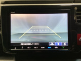 バックでの車庫入れも安心です! リアカメラが付いているバックモニター付のナビを装備しております。操作線もついており距離感も画面から確認できます。