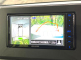 【マルチアラウンドモニター】専用のカメラにより、上から見下ろしたような視点で360度クルマの周囲を確認することができます☆死角部分も確認しやすく、狭い場所での切り返しや駐車もスムーズに行えます。