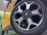 外観にマッチした純正アルミホイールを装着しております。各種社外アルミホイールや、スタッドレスタイヤも取扱いしております。是非ご相談ください♪