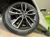 【純正18インチアルミホイール】外観にマッチした純正アルミホイールを装着しております。各種社外アルミホイールや、スタッドレスタイヤも取扱いしております。是非ご相談ください♪