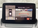 狭い場所での駐車やすれ違いなどでより的確な運転操作に役立つ360&deg;ビューモニターが装備されています。