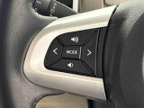 ナビゲーションやオーディオなどの操作がハンドルの手元でできるステアリングスイッチが付いてます
