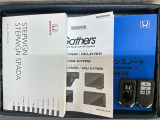 スマートキーは鍵をバッグに入れたままでもドアロックの開閉やエンジンのON・OFFができます。夜間や雨の日も鍵を探さなくて良いので便利です。